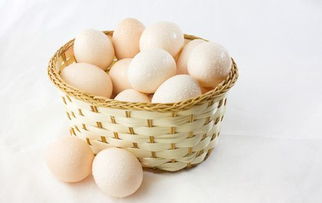 土鸡蛋和普通超市卖的鸡蛋营养价值不是一样的吗？为啥土鸡蛋就卖的更贵？