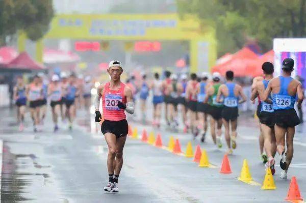 王凯华雨中破纪录，携手蔡泽林、张俊挺进东京奥运