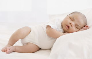 宝宝睡觉睁眼睛怎么处理 为什么宝宝睁着眼睛睡觉