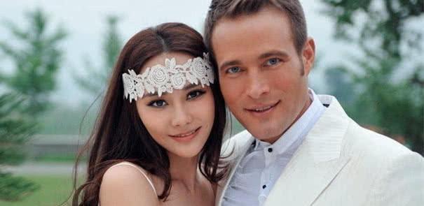 一个很快就被遗忘的演员,抛弃了吴奇隆,嫁给了外国老公