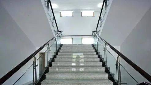 关于楼梯清洁的基本知识