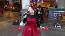 香港街头艺人演唱抖音神曲 嘴巴嘟嘟 入心的旋律,非常动听