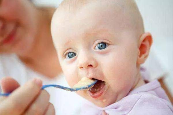 九个月女宝宝一天只喝300毫升牛奶会不会营养不良(9个月一天喝500ml奶)