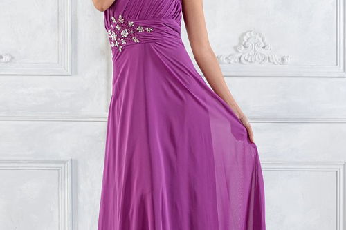 梦到自已穿紫色裙子,合身漂亮 