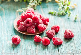 树莓的功效与作用学名叫什么多少钱一斤 树莓怎么吃和覆盆子的区别