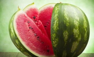 西瓜热量 夏天到了，很想吃西瓜，但是又在减肥，减肥时可以吃西瓜吗？ 