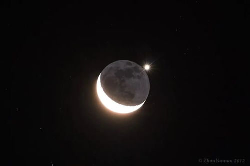 今天傍晚,月亮与金星相拥,千万别错过这场浪漫邂逅