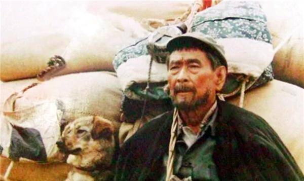 93年,此人带狗出演谢晋电影 老人与狗 ,上映后人狗都被枪毙了