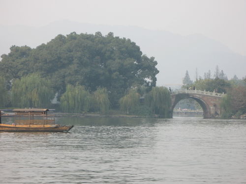 阳历11月份，去浙江杭州西湖，