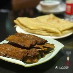 烙饼卷带鱼 烙饼卷带鱼一道经典的北方美食