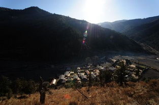 甘肃迪岗寺 在朝阳里感悟佛光普照含义 