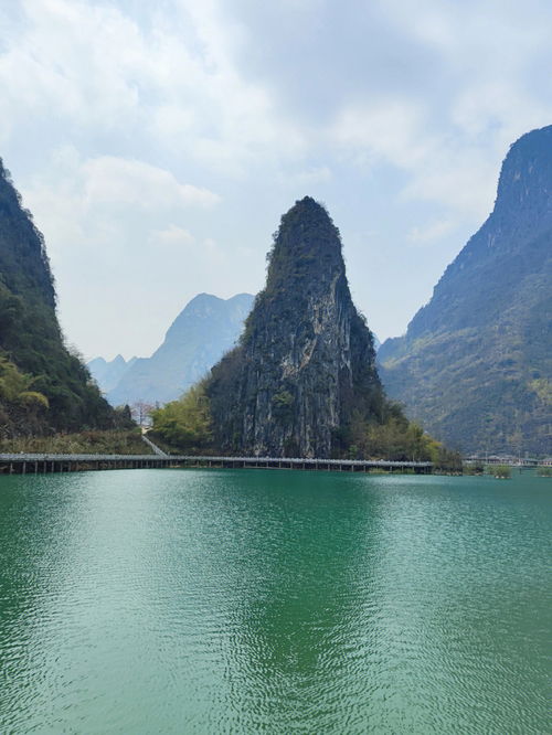 去广西旅游一定要去一趟百色浩坤湖 