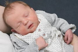 占尽 一 机 英国女婴2011年1月1日11时11分出生 