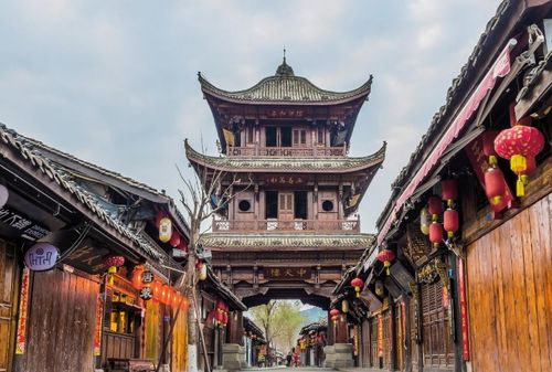 国内的 春节文化之乡 ,景点众多文化丰富,有2300多年建城史