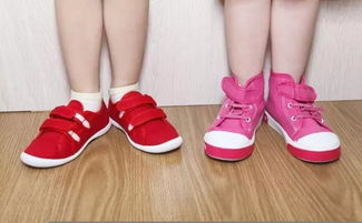 孩子为什么总喜欢穿反鞋 反映了深刻的亲子关系,看完让人泪目