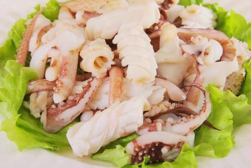 鱿鱼干胆固醇含量是猪肉的近8倍,但是却多利少害