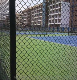 宁波体育场勾花护栏网 球场围网规格 操场隔栏网价格低 