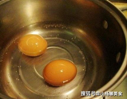 煮鸡蛋时,别再直接入锅,牢记 这3个 技巧 鸡蛋嫩滑,不粘壳 阿姨 
