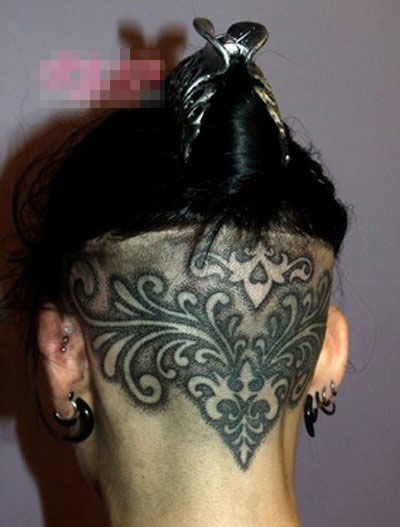 女生个性创意纹身发型 纹身发型比雕刻发型还酷你想尝试吗 