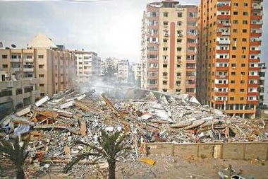 以色列夷平加沙12层住宅 大楼如积木般倒下 