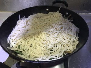 土豆豆角焖面怎么做好吃教程教程(土豆豆角焖面窍门)