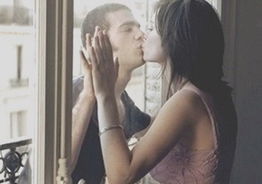 接吻时男人手的位置泄露他的秘密