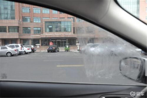 冬季来临,如何解决汽车挡风玻璃上有雾气的问题呢
