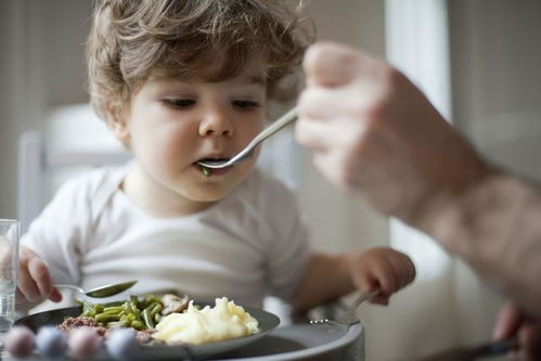 小孩脾胃衰竭,医生建议少吃这些食物,伤脾胃还不发育