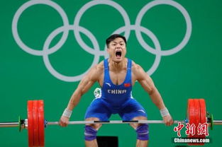 奥运会日本举重下跪的运动员叫什幺名字(运动员举重的图片)