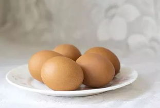 蛋黄好还是蛋白好 一天吃几颗合适 很多人都做错了 