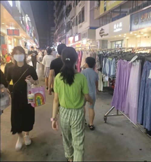 深圳已经全面开放摆地摊 实拍城管追着摊贩跑摆地摊请做好这几点