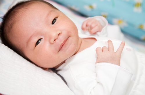 新生儿吐奶厉害的原因和解决方法
