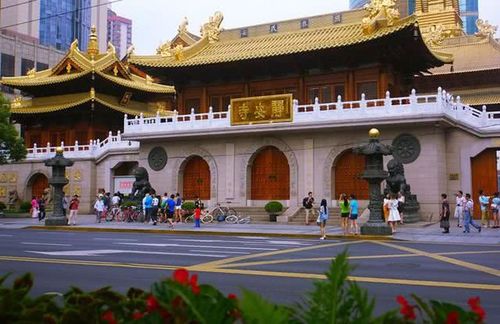 我国最特殊的寺庙,位于繁华的上海市中心,当地人常来此放松心情