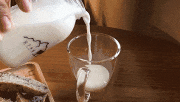 喝牛奶时千万别吃它,对身体有大危害 天天这样喝牛奶,不如不喝