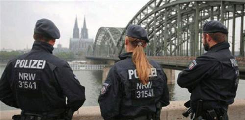 此案被德国警察视为耻辱,追捕了16年的无脸女杀手,竟是一根棉签
