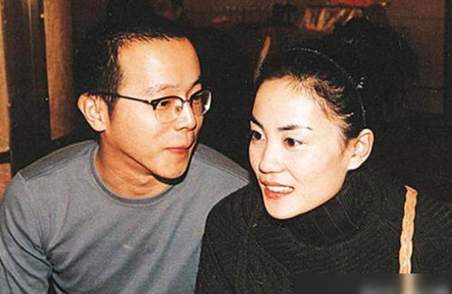 1998年,王菲从香港飞到北京想给窦唯一个惊喜,推开门发现了别人