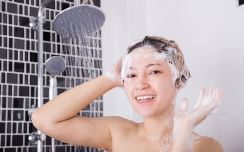 早上和晚上洗头,哪种危害大 多长时间洗一次头发比较好呢