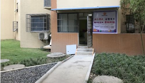青山成熟小区一楼小区大门口150平居民好房 可做幼儿园 培训班等 已租