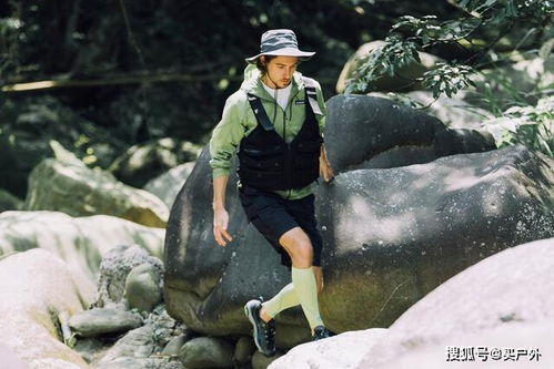 一起去爬山,夏日户外徒步带齐 它们 让旅程更有趣