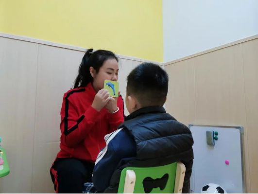 广州中医药大学金沙洲医院李博主任 9个提升自闭孩子认知的方法