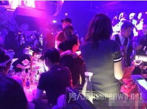 王思聪现身夜店美女围绕 消费20万酒水 