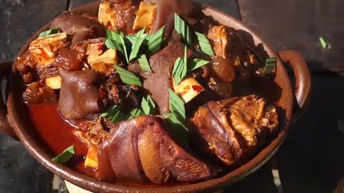 铁锅炖牛脚这样吃才叫爽,香辣入味有食欲,越吃越想吃 
