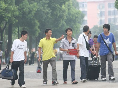 大一新生(大一新生如何适应大学生活和学习的节奏？)