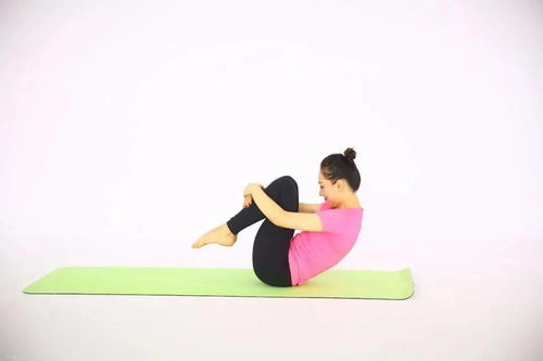 10个居家徒手健身动作,在家用一张瑜伽垫就可以轻松练起来 二
