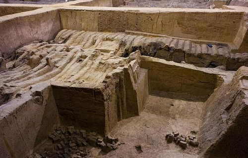 秦始皇陵又挖出罕见宝贝,出土大型金骆驼,它是从哪来的