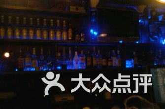 上海四季酒店附近吃酒吧的餐馆 