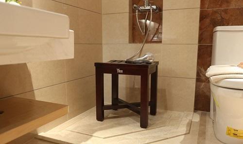 浴室里设计坐凳到底有什么好,让日本人这么喜欢装,看完也该装个