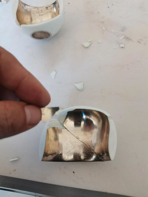摔碎的瓷杯可以修复