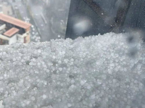 为什么夏天冰雹更多 山西遇冰雹极端天气,在道路上积压了30厘米