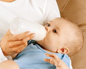 婴儿吐奶怎么回事 小孩吃完奶老是吐奶怎么回事